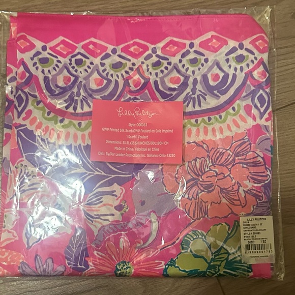 Lilly Pulitzer scarf "Pink Isle" - Picture 3 of 7